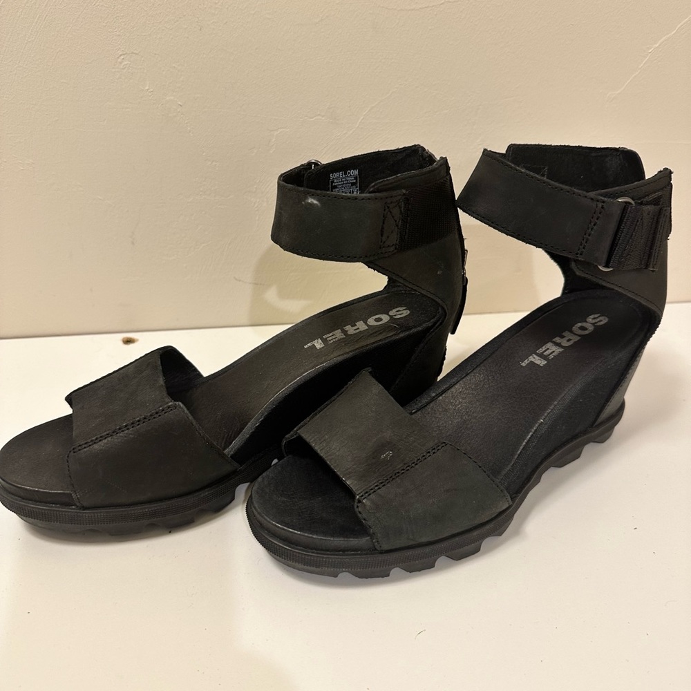 SOREL black leather wedge open toe shoes